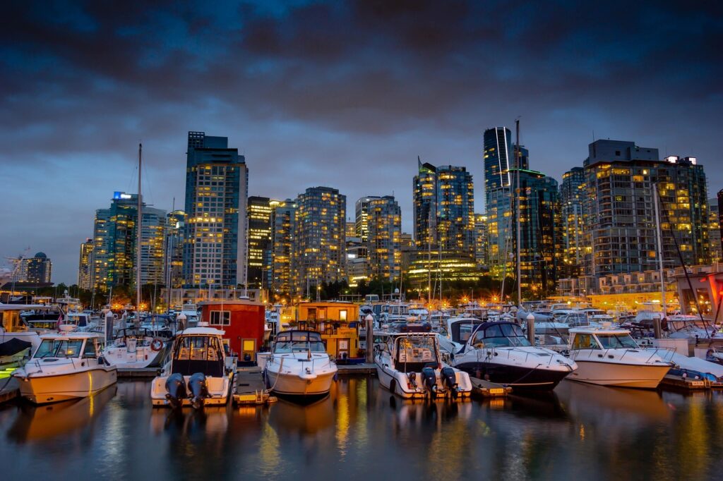 what is life like in Canadian cities